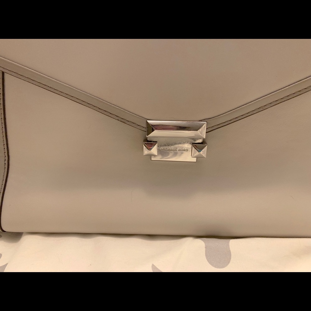 Micheal Kors authentic medium size purse - Picture 5 of 8